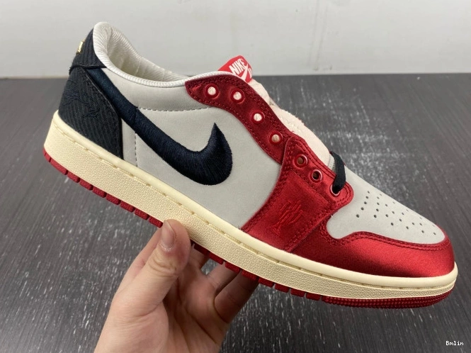 Bmlin Shoes x Trophy FN0432-100 Away Low OG Jordan Room Air 1 0811